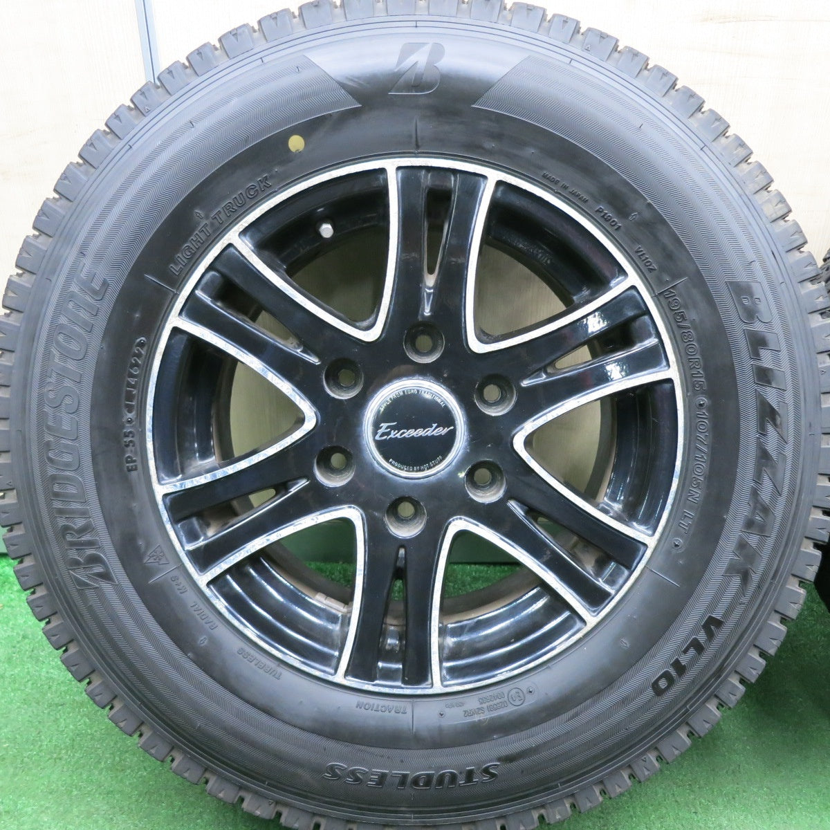 *送料無料* バリ溝！22年！9.5分★ハイエース等 195/80R15 スタッドレス ブリヂストン ブリザック VL10 Exceeder エクシーダー PCD139.7/6H★4042802HAス