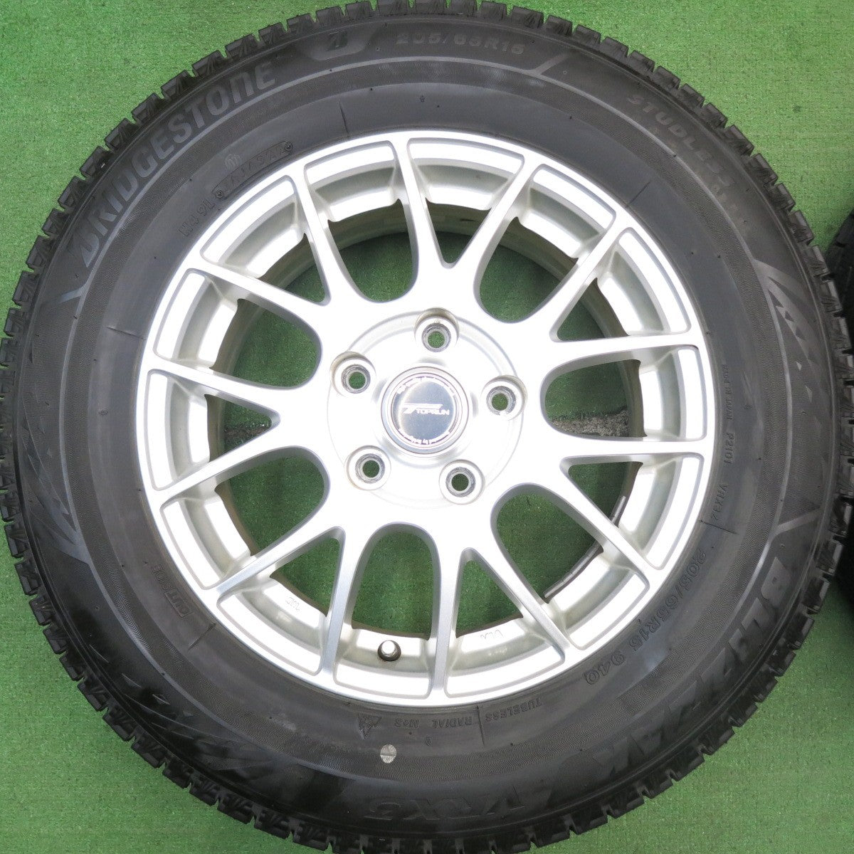 バリ溝！22年！キレイ！9.5分★スタッドレス 205/65R15 ブリヂストン ブリザック VRX3 TOPRUN トップラン 15インチ PCD114.3/5H★5062810HAス
