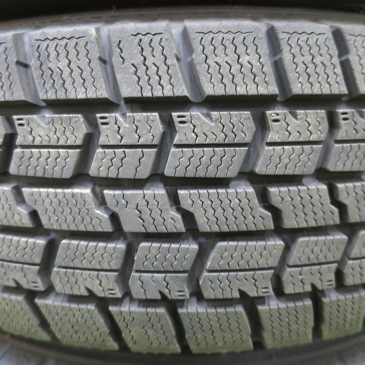 バリ溝！24年！キレイ！9.5分★スタッドレス 185/70R14 グッドイヤー アイスナビ7 NEXTA ネクスタ 14インチ PCD100/4H★6051101NGス