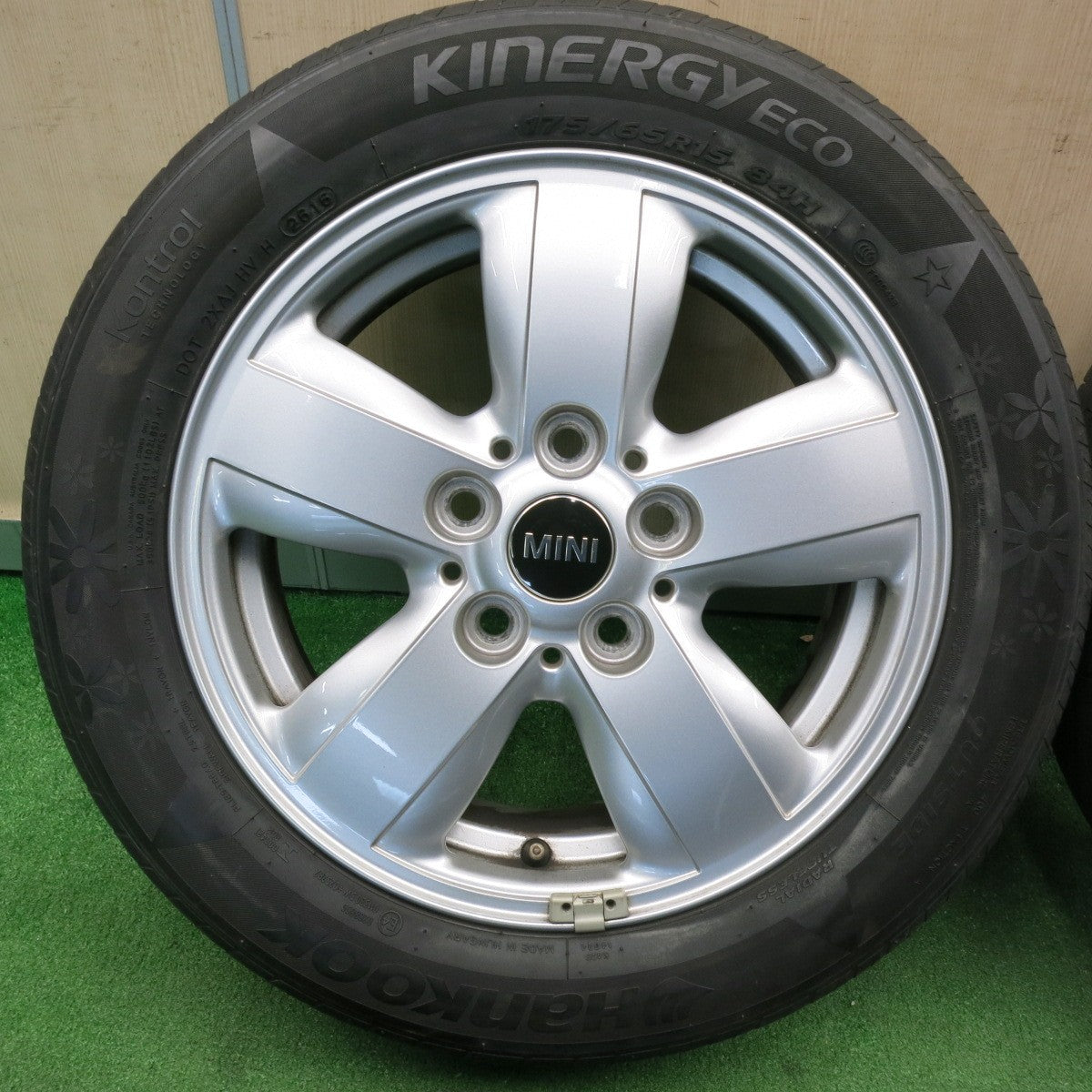 [送料無料] 4本価格★MINI F55 F56 ミニ クーパー 純正 175/65R15 ハンコック キナジー エコ 15インチ PCD112/5H★5021307TNノ