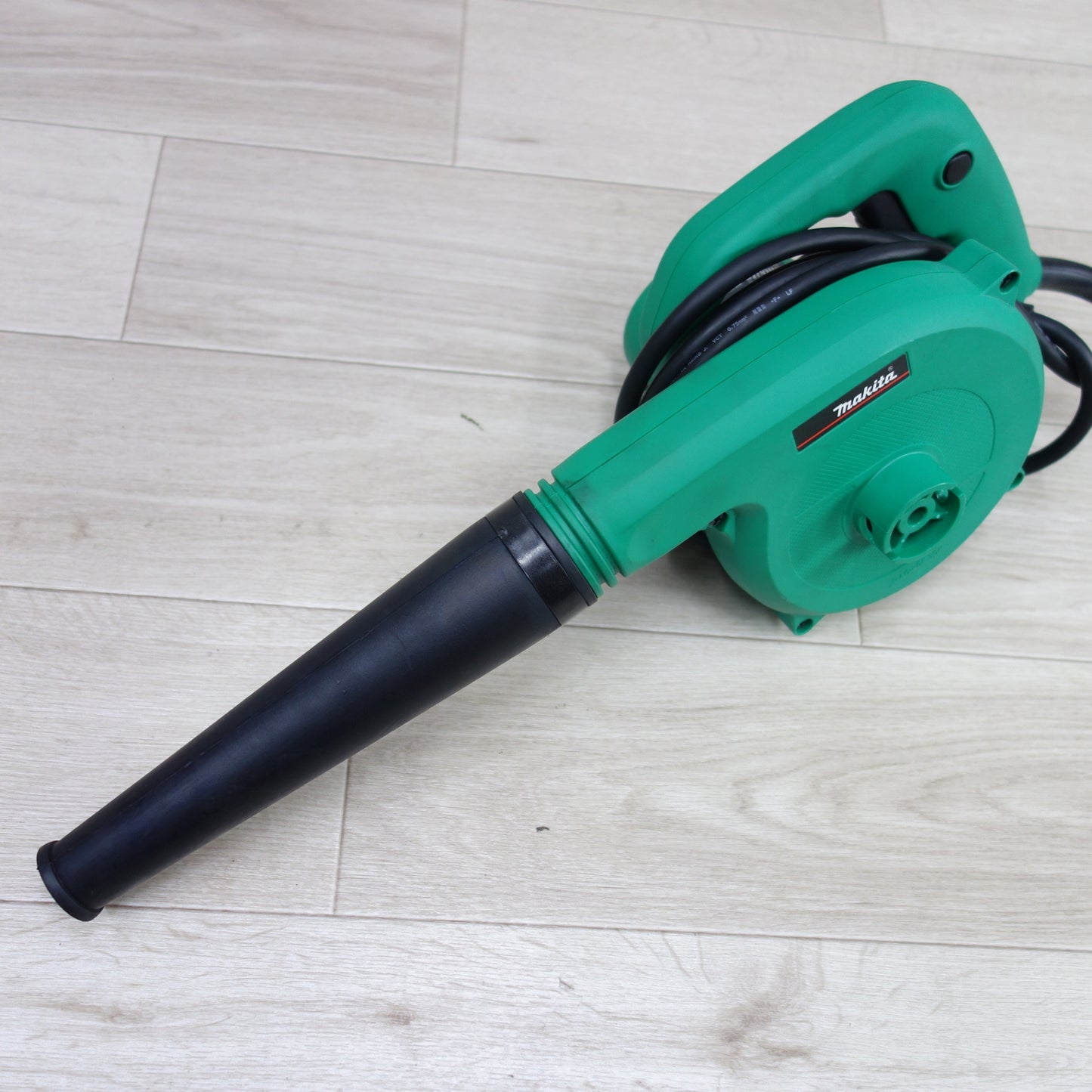 [送料無料] キレイ！付属品付き◆マキタ ブロワ MUB111 屋内用 電動 工具 集じん 集塵機 清掃 送風 送風機 無段 変速 makita◆