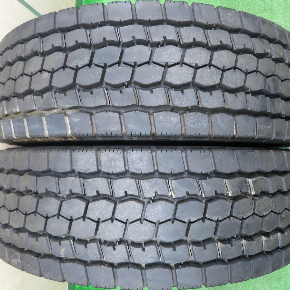 [送料無料] ほぼ未使用！24年★トラック タイヤ 245/70R19.5 136/134J ブリヂストン M888 ミックス オールシーズン 19.5インチ★4101601HAノタ