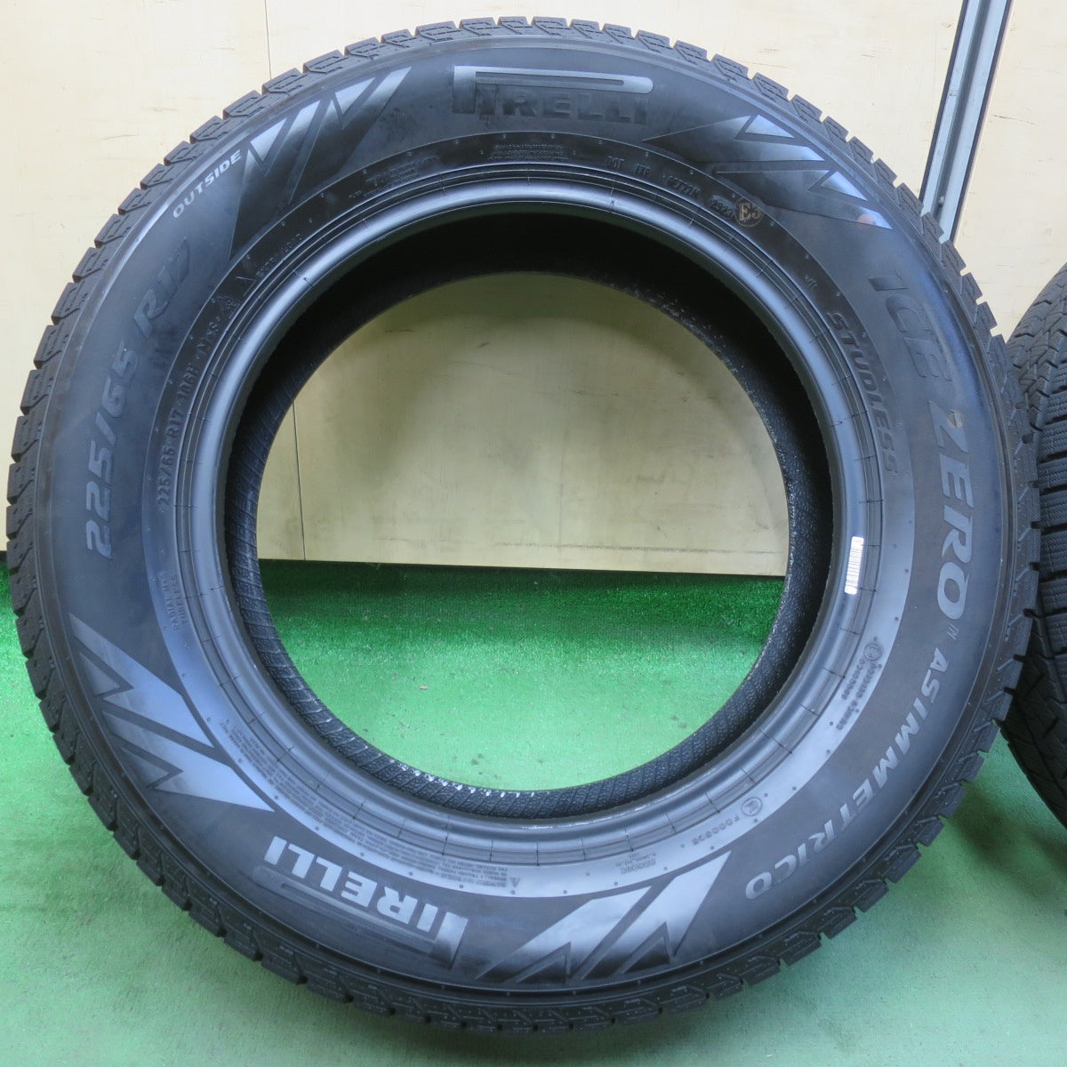 バリ溝！23年！9分★スタッドレス 225/65R17 ピレリ アイスゼロ アシンメトリコ タイヤ 17インチ ハリアー RAV4 CX-5 CX-8 エクストレイル 等★5111413イスタ
