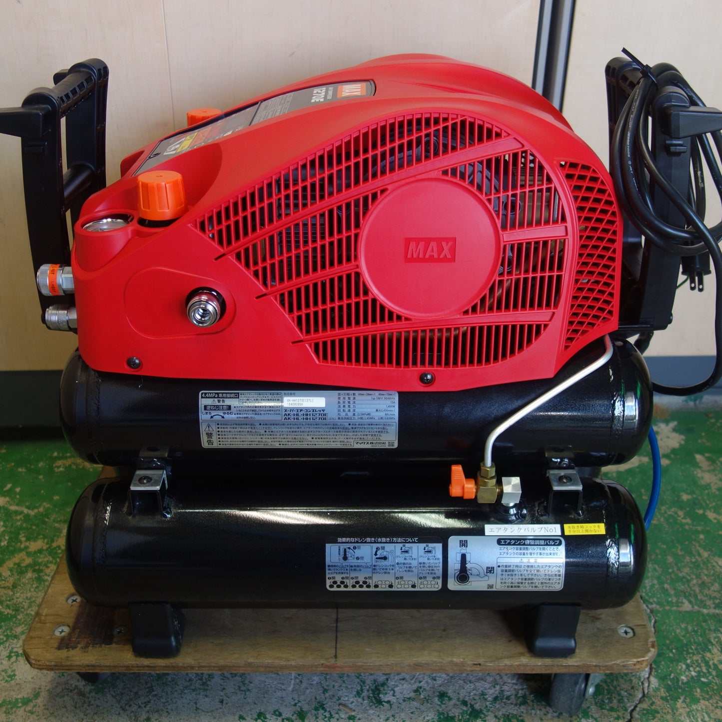 [送料無料] 美品☆マックス 高圧 エアー コンプレッサー 100V 50 / 60 Hz 15A AK-HH1270E レッド MAX 電動 工具☆