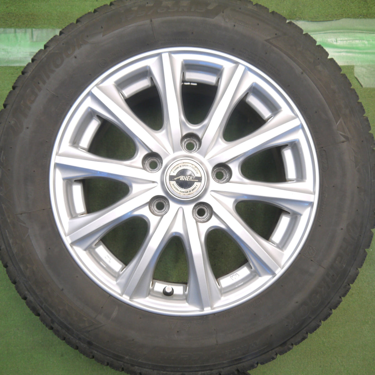 バリ溝！24年！キレイ！9分◎スタッドレス 195/65R15 ハンコック ウインター アイセプト IZ3 AXEL アクセル 15インチ PCD114.3/5H◎6100703Hス