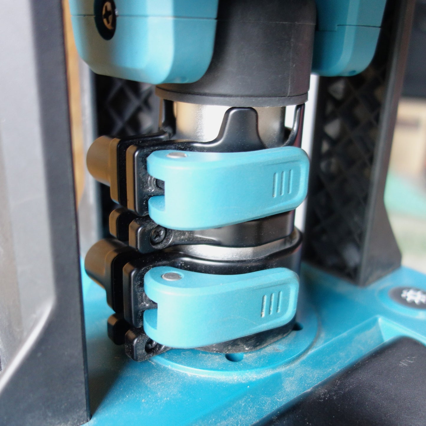 [送料無料] キレイ◆makita マキタ 充電式タワーライト ML814 投光器 照明 専用ショルダーバッグ付 本体のみ◆