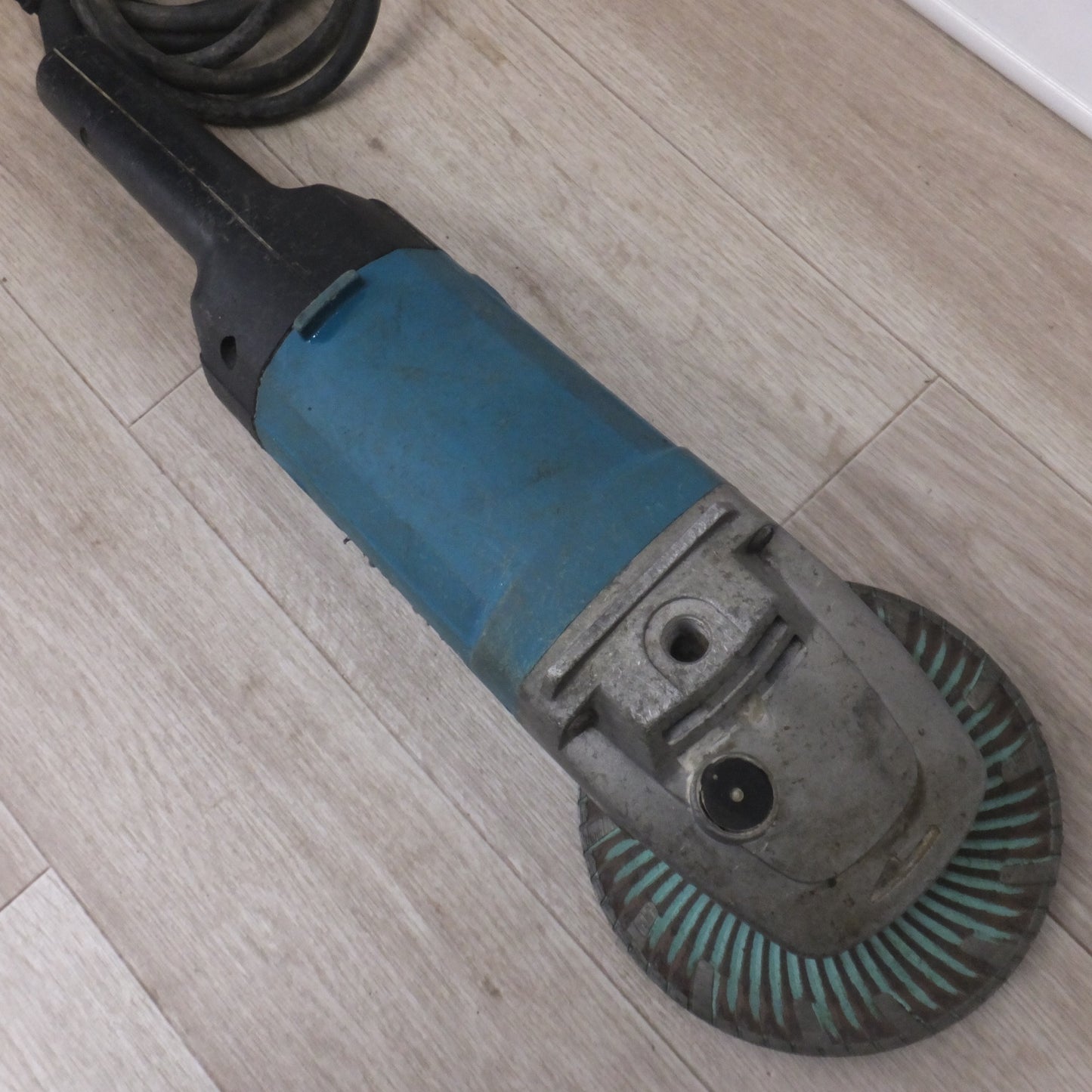 [送料無料] ★マキタ makita 180mm ディスクグラインダ 9047L　100V 15A 50-60Hz 1430W★