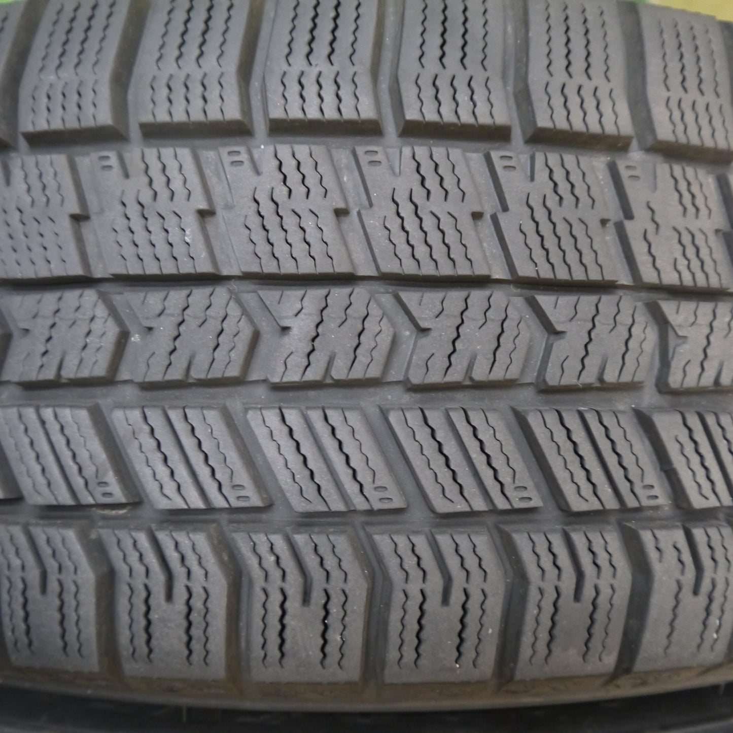 バリ溝！23年！キレイ！9.5分★スタッドレス 225/60R17 グッドイヤー アイスナビ8 JOKER ジョーカー 17インチ PCD114.3/5H★5041407Hス