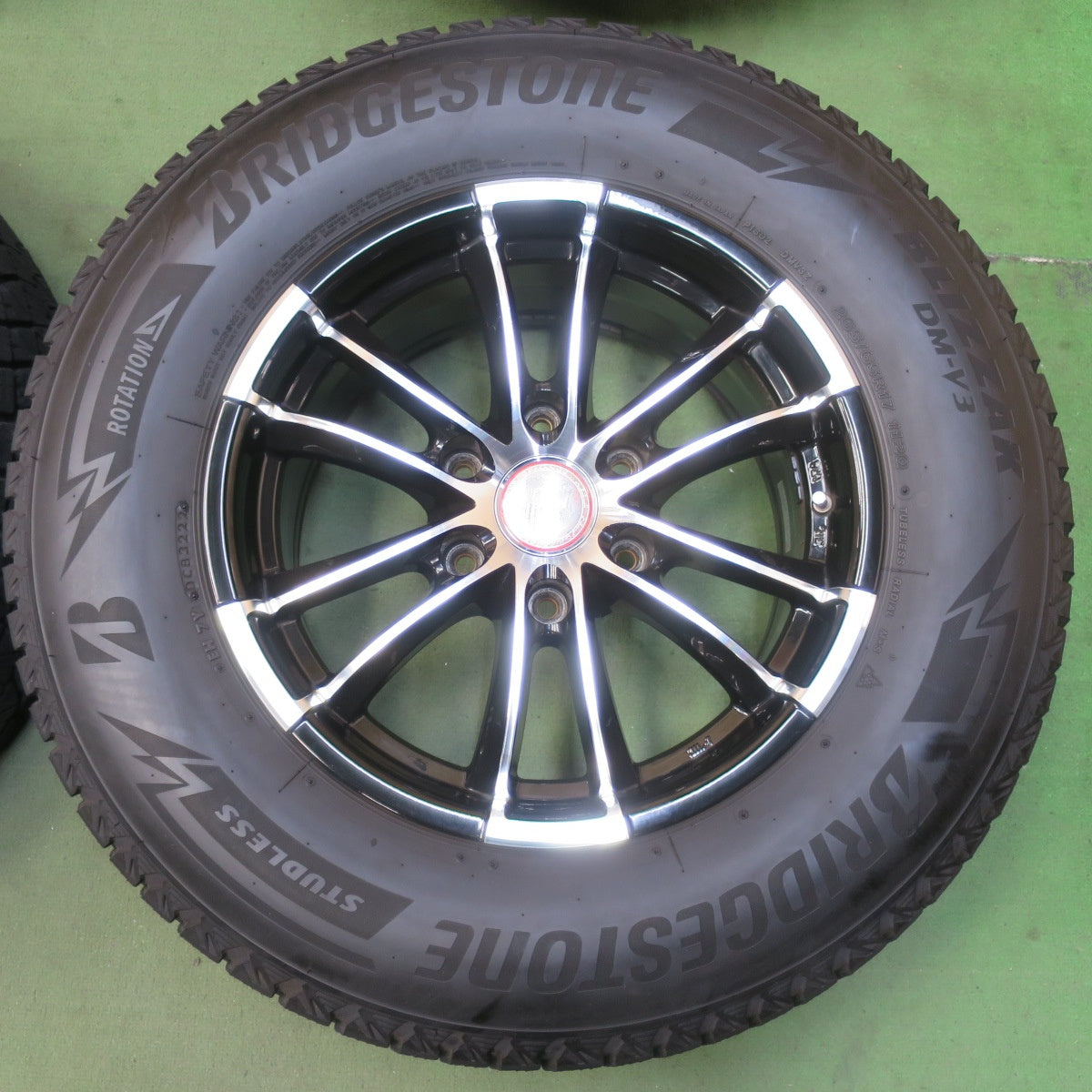 バリ溝！22年！9.5分★スタッドレス 265/65R17 ブリヂストン ブリザック DM-V3 LEHRMEISTER PREMIX SHANKS レアマイスター プレミックス シャンクス 17インチ PCD139.7/6H★5110805イス