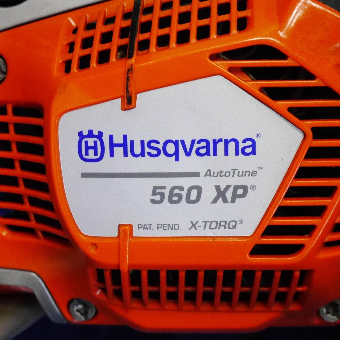 [送料無料] キレイ☆Husqvarna ハスクバーナ エンジン チェーンソー 560XP チェンソー 切断機 ガイドバー 約57cm①☆