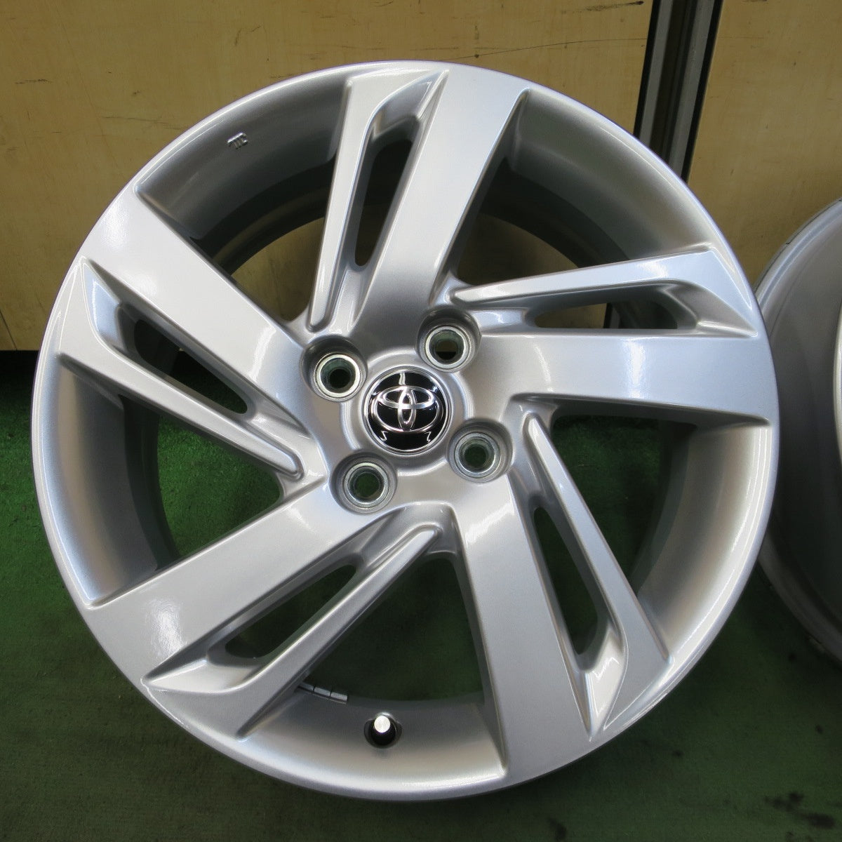 新車外し◎トヨタ ライズ G / X グレード ダイハツ ロッキー 純正 ホイール 16インチ 16×6J ガソリン 車 向け PCD100/4H◎6080102NGホ