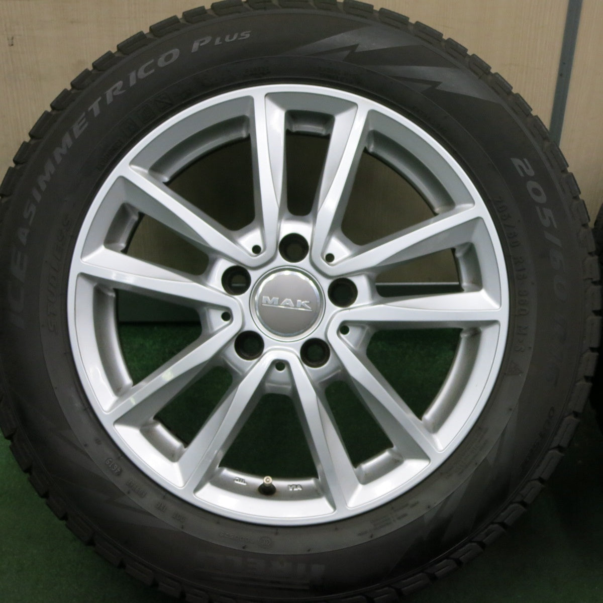 *送料無料* 4本価格★ベンツ 等 MAK 205/60R16 スタッドレス ピレリ アイスアシンメトリコ プラス 16インチ PCD112/5H★4041704TNス
