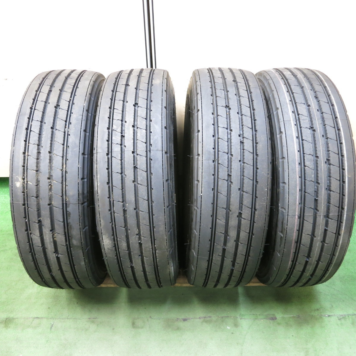 新車外し！25年★トラック タイヤ 265/70R19.5 140/138J ブリヂストン R173 19.5インチ★5100703ナノタ