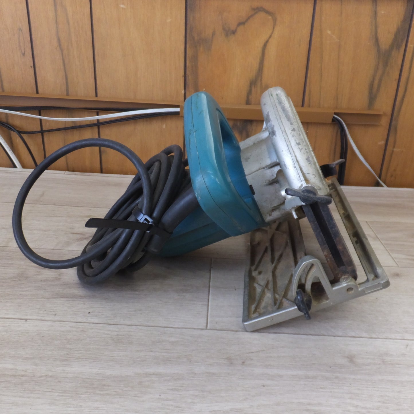 [送料無料] ★マキタ makita 7型マルノコ 5831BA　180～190mm　100V 11A 50-60Hz 1050W　木工用 超硬丸ノコ★