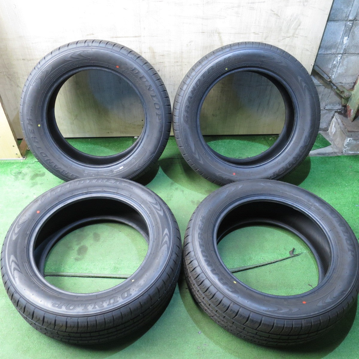 *送料無料* 新車外し！23年★LX ランクル 265/55R20 ダンロップ グラントレック PT5A タイヤ 20インチ レクサス ★4041004クノタ