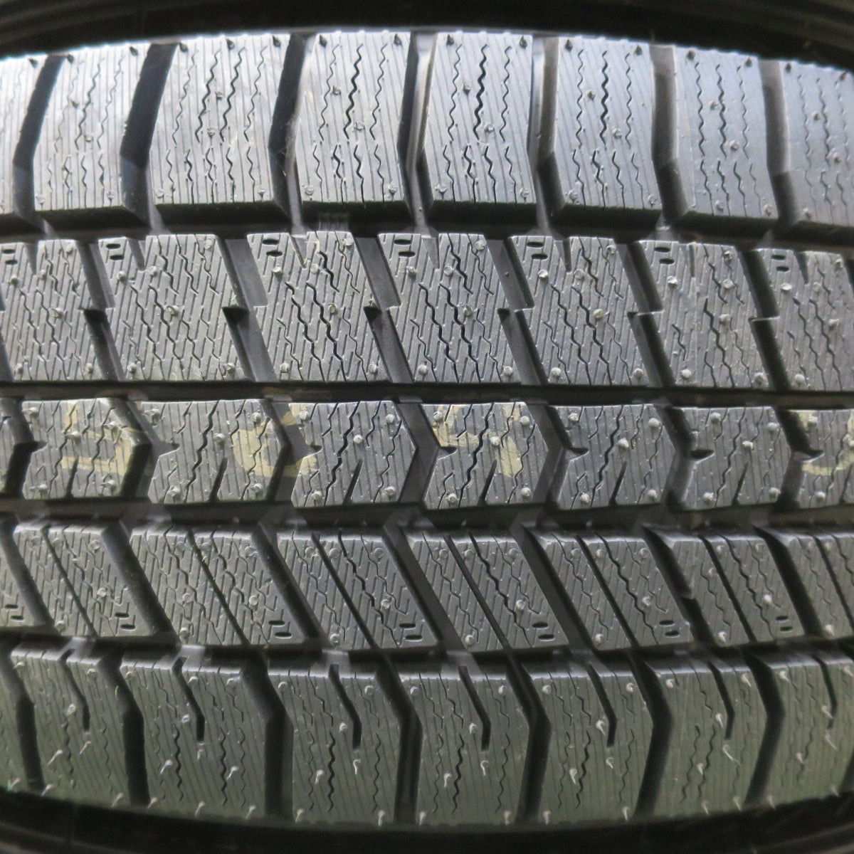 未使用！23年★LOXARNY SPORT 205/65R16 スタッドレス グッドイヤー アイスナビ8 ロクサーニ スポーツ 16インチ PCD114.3/5H★6042513イス