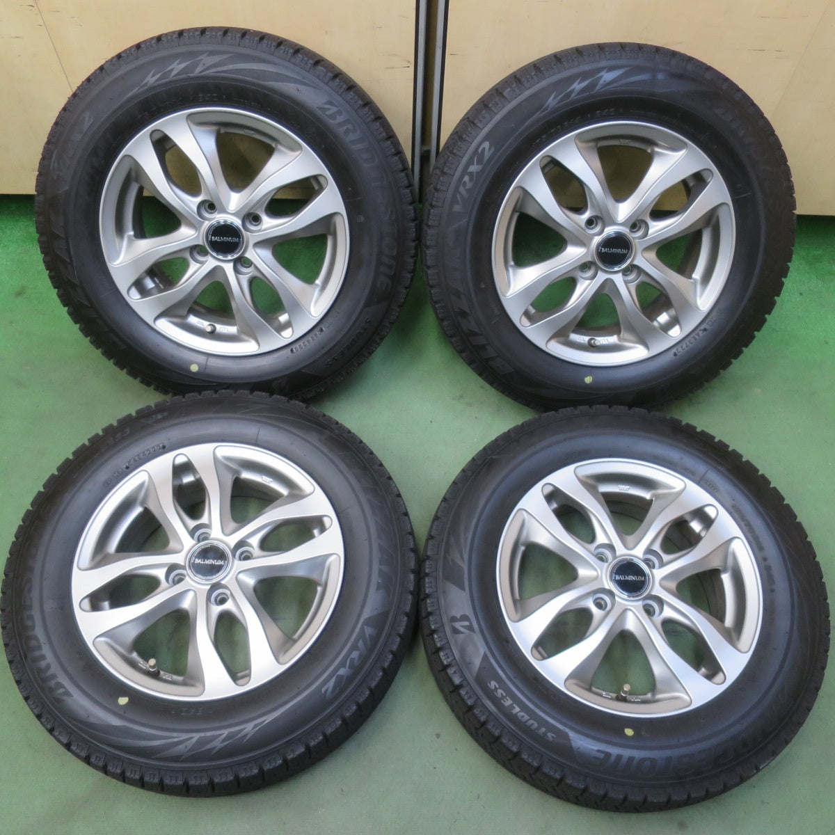 バリ溝！22年！キレイ！9.5分◎スタッドレス 175/70R14 ブリヂストン ブリザック VRX2 BALMINUM DS-M バルミナ 14インチ PCD100/4H◎6100704イス