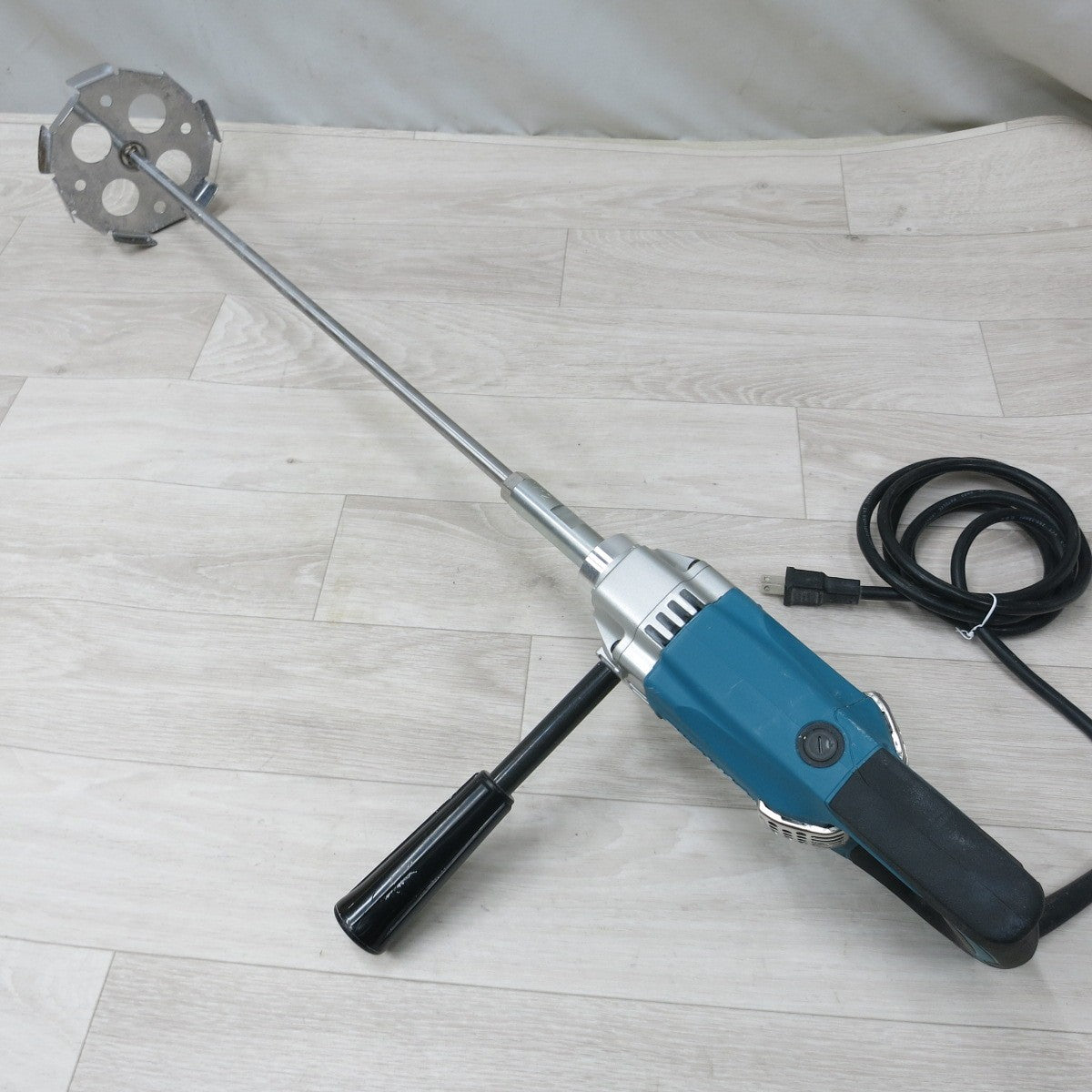 [送料無料] キレイ◆makita マキタ カクハン機 UT1305 ミキサー 撹拌機 電動工具 100V 50/60Hz◆