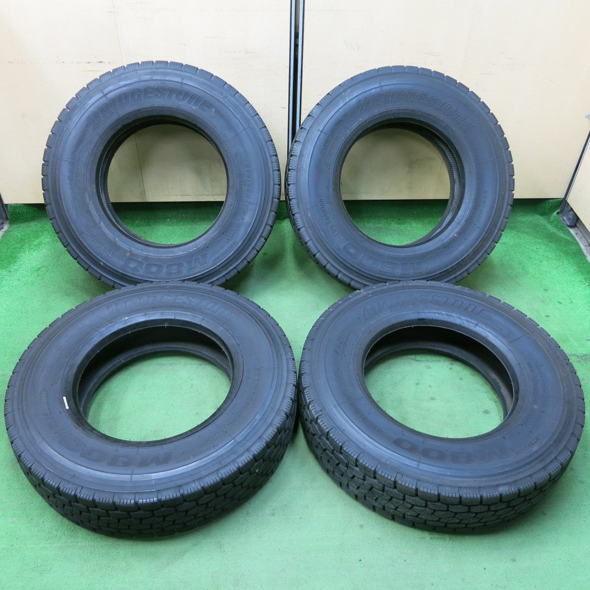 [送料無料] ほぼ未使用！新車外し！21年★トラック タイヤ 225/80R17.5 123/122L ブリヂストン M800 ミックス オールシーズン 17.5インチ★5031106ナスタ