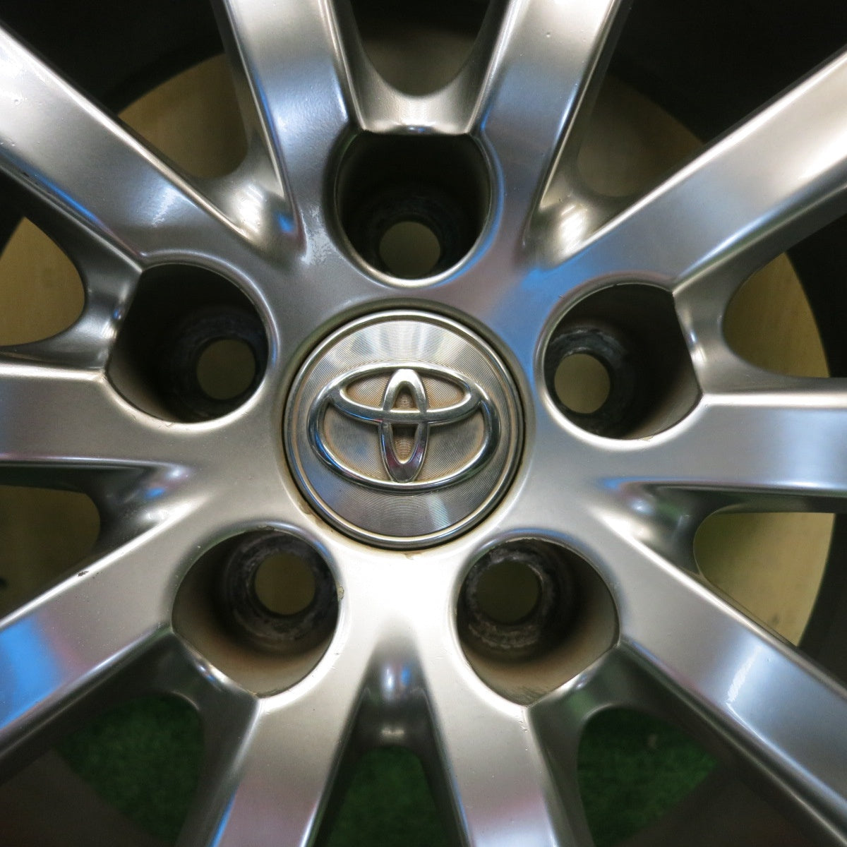 4本価格★トヨタ 130系 マークX 純正 235/45R18 グッドイヤー EfficientGrip Comfort 18インチ PCD114.3/5H★6060409HAノ