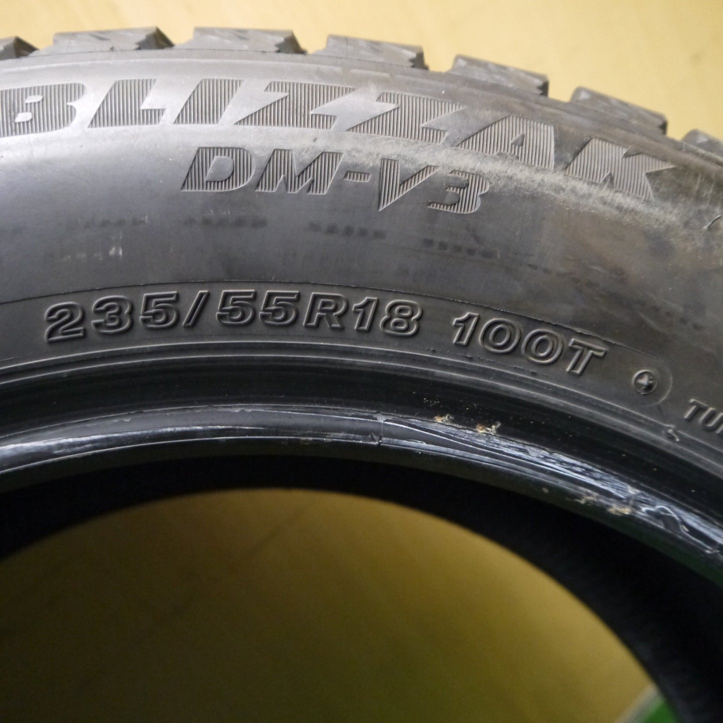バリ溝！23年！9分！1本★スタッドレス 235/55R18 ブリヂストン ブリザック DM-V3 タイヤ 18インチ ハリアー RAV4 ヴァンガード 等★6010903Hスタ