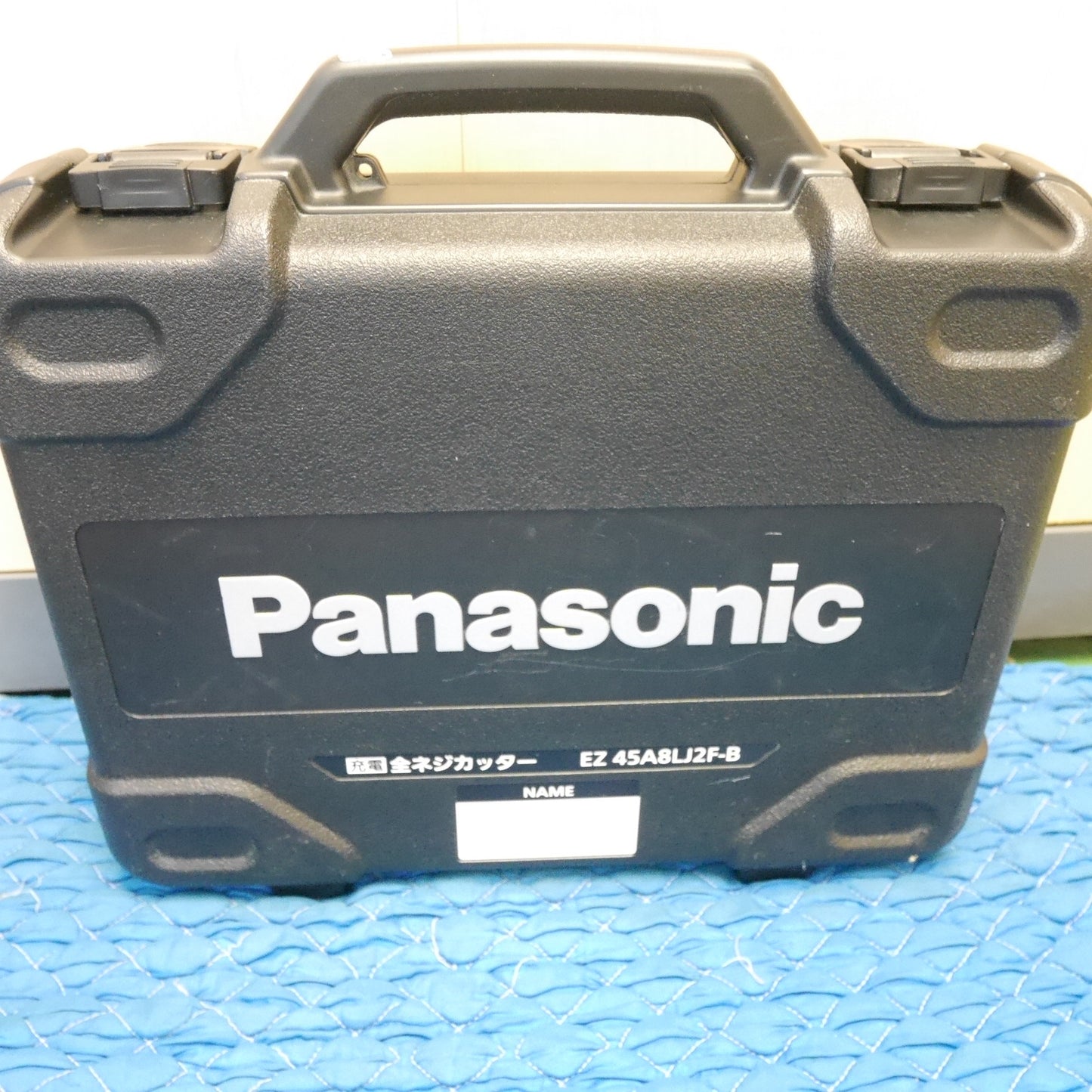 [送料無料] キレイ！バッテリー2個☆Panasonic 充電 全ネジ カッター EZ45A8LJ2F-B 電動 工具 切断機 全ねじ パナソニック 充電器 EZ0L81☆