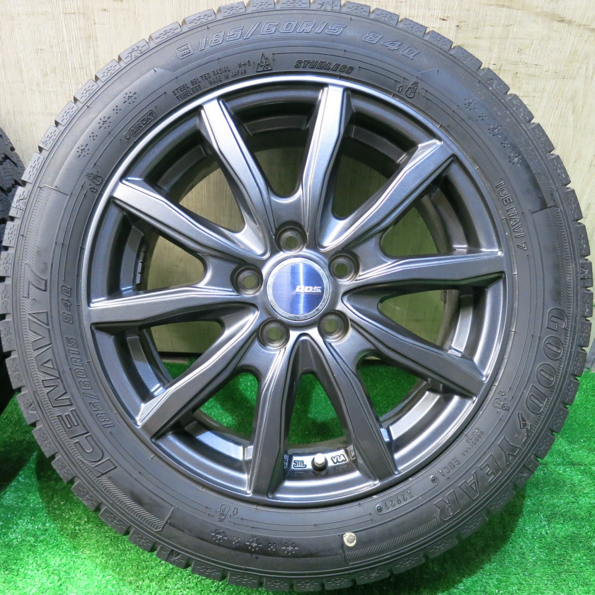 バリ溝！21年！キレイ！8.5分★シエンタ 等 185/60R15 スタッドレス グッドイヤー アイスナビ7 D.O.S. DOS 15インチ PCD100/5H★5113023HAス