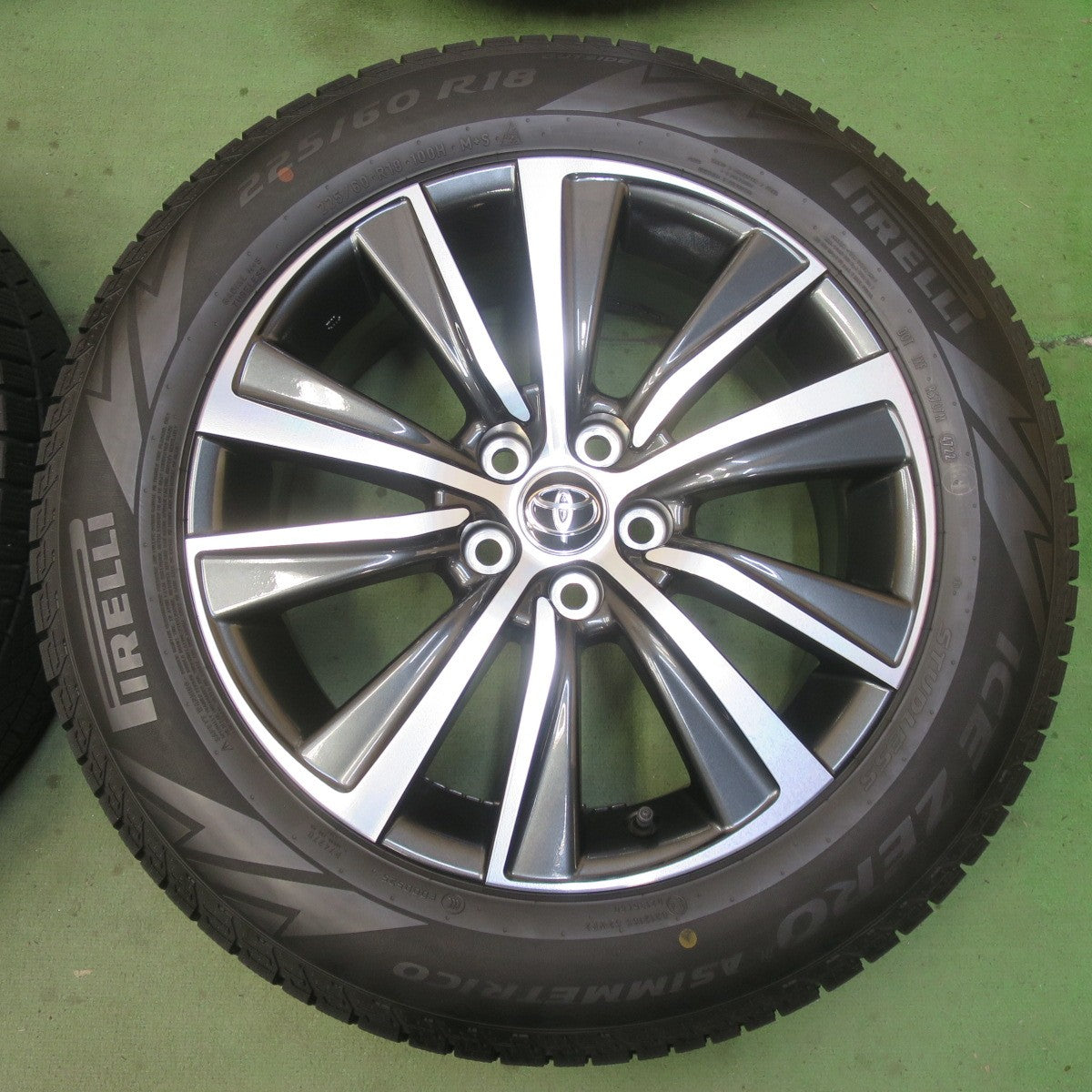 バリ溝！22年！キレイ！9分◎トヨタ 80系 ハリアー Gグレード 純正 225/60R18 スタッドレス ピレリ アイスゼロ アシンメトリコ 18インチ PCD114.3/5H◎6091502IMス