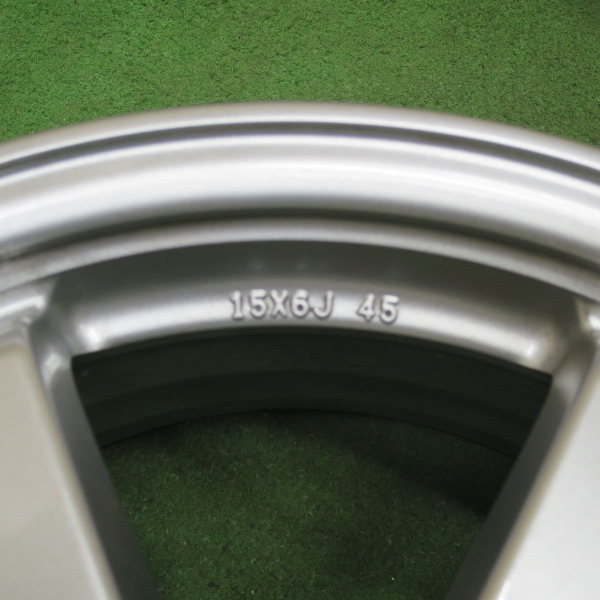 新車外し★トヨタ 30系 プリウス 純正 ホイール 15インチ 15×6J PCD100/5H★6020201NGホ