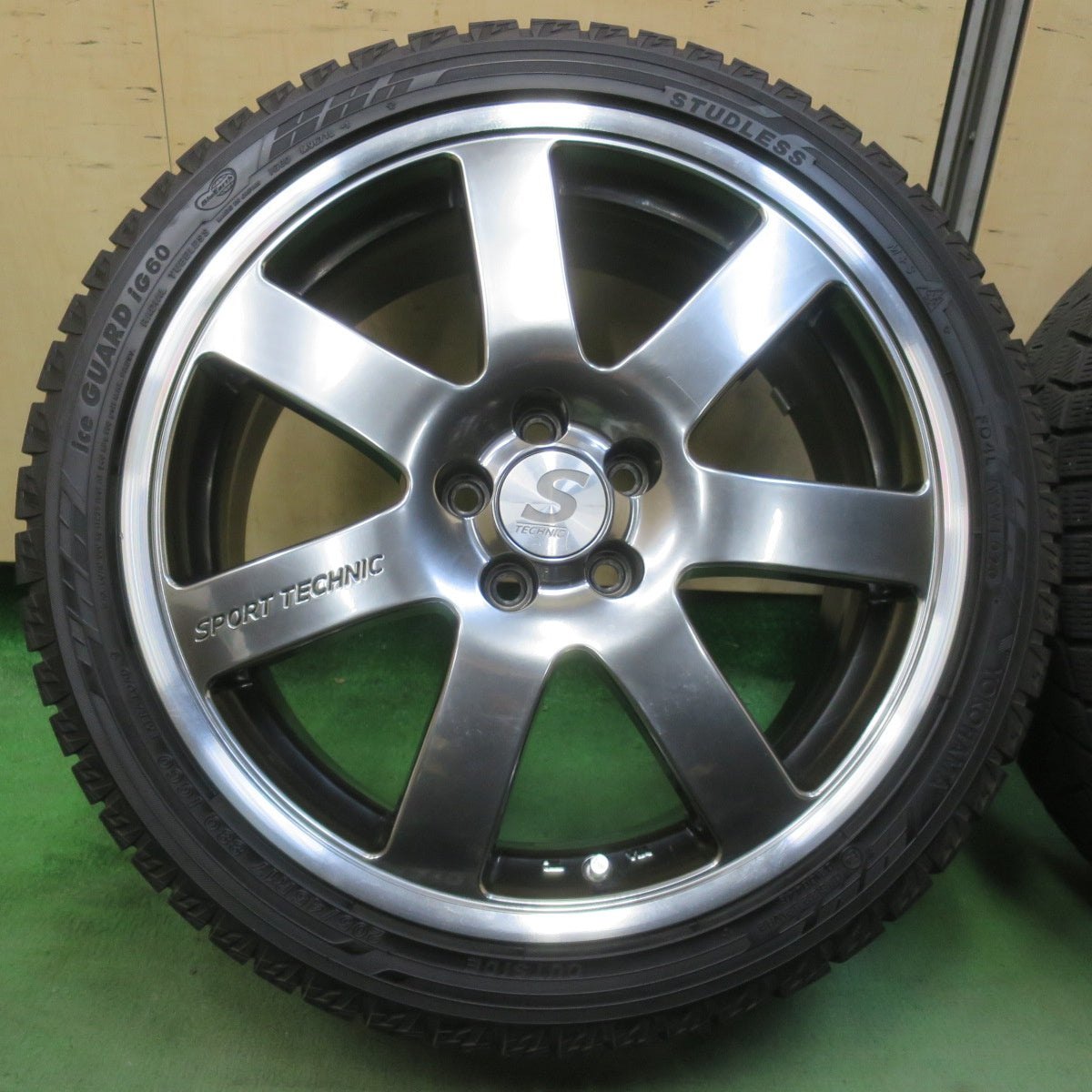 バリ溝！8.5分★プリウス 等 SPORT TECHNIC 205/45R17 スタッドレス ヨコハマ アイスガード iG60 スポーツテクニック 17インチ PCD100/5H★6032501イス