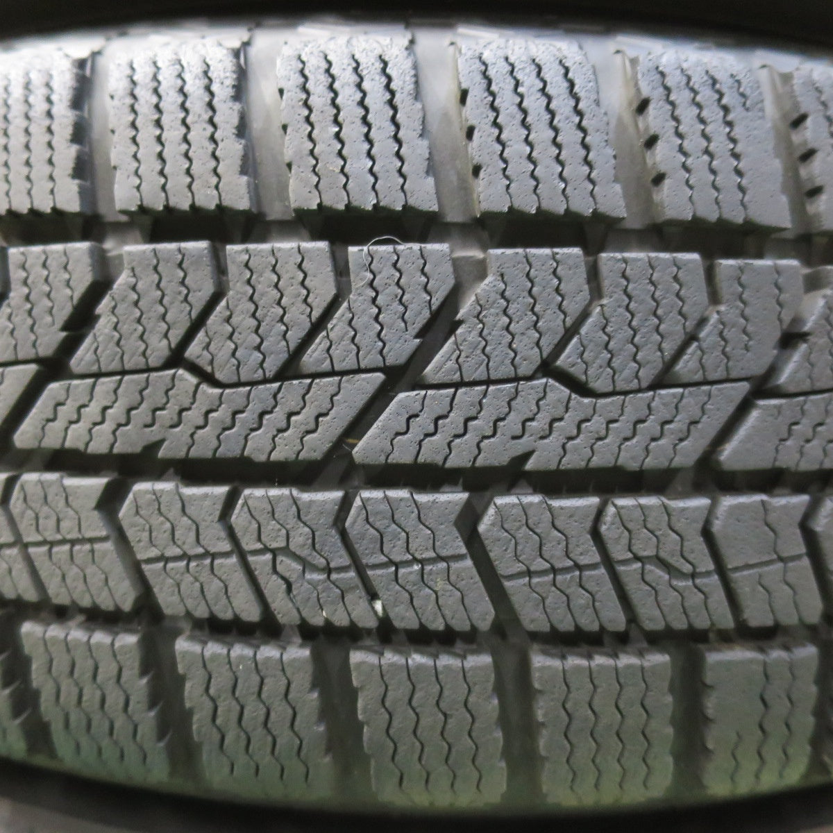 バリ溝！23年！キレイ！9.5分以上★スタッドレス 175/65R15 トーヨー オブザーブ GIZ2 ECO FORME エコフォルム 15インチ PCD100/4H★5053102イス