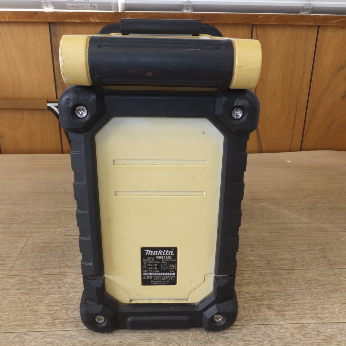 [送料無料] ★マキタ makita 充電式ラジオ MR102　アダプタ 付　DC7.2-18V　FM 76-90MHz　AM 522-1629kHz★