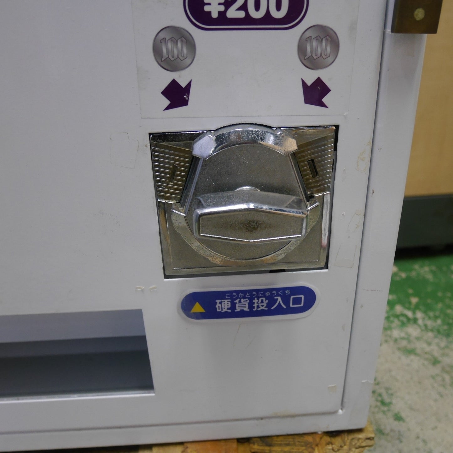 [送料無料] ☆手動式 自動 販売機 トレカ BOX トレーディング カード ボックス 自販機 ガチャ ガチャ メーカー 型式 不明 ジャンク品①☆