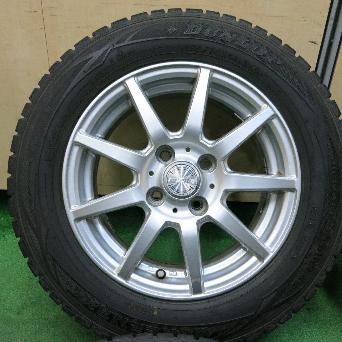 バリ溝！8.5分★スタッドレス 175/70R14 ダンロップ ウインターマックス WM01 ravrion ラブリオン PCD100/4H★4082906SYス