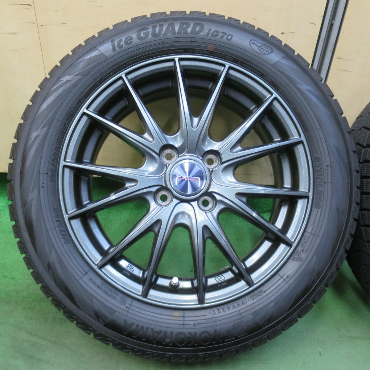 バリ溝！21年！キレイ！9.5分以上★スタッドレス 185/60R15 ヨコハマ アイスガード iG70 VELVA SPORTZ ヴェルヴァ 15インチ PCD100/4H★5111804イス