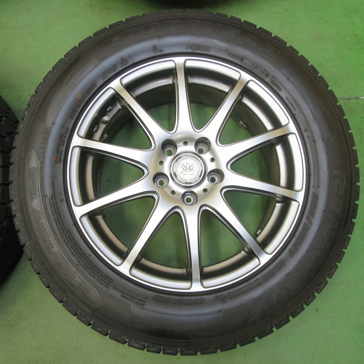 バリ溝！キレイ！9.5分★LOXARNY SPORT BADX 225/65R17 スタッドレス グッドイヤー アイスナビ SUV ロクサーニ スポーツ 17インチ PCD114.3/5H★5100907イス