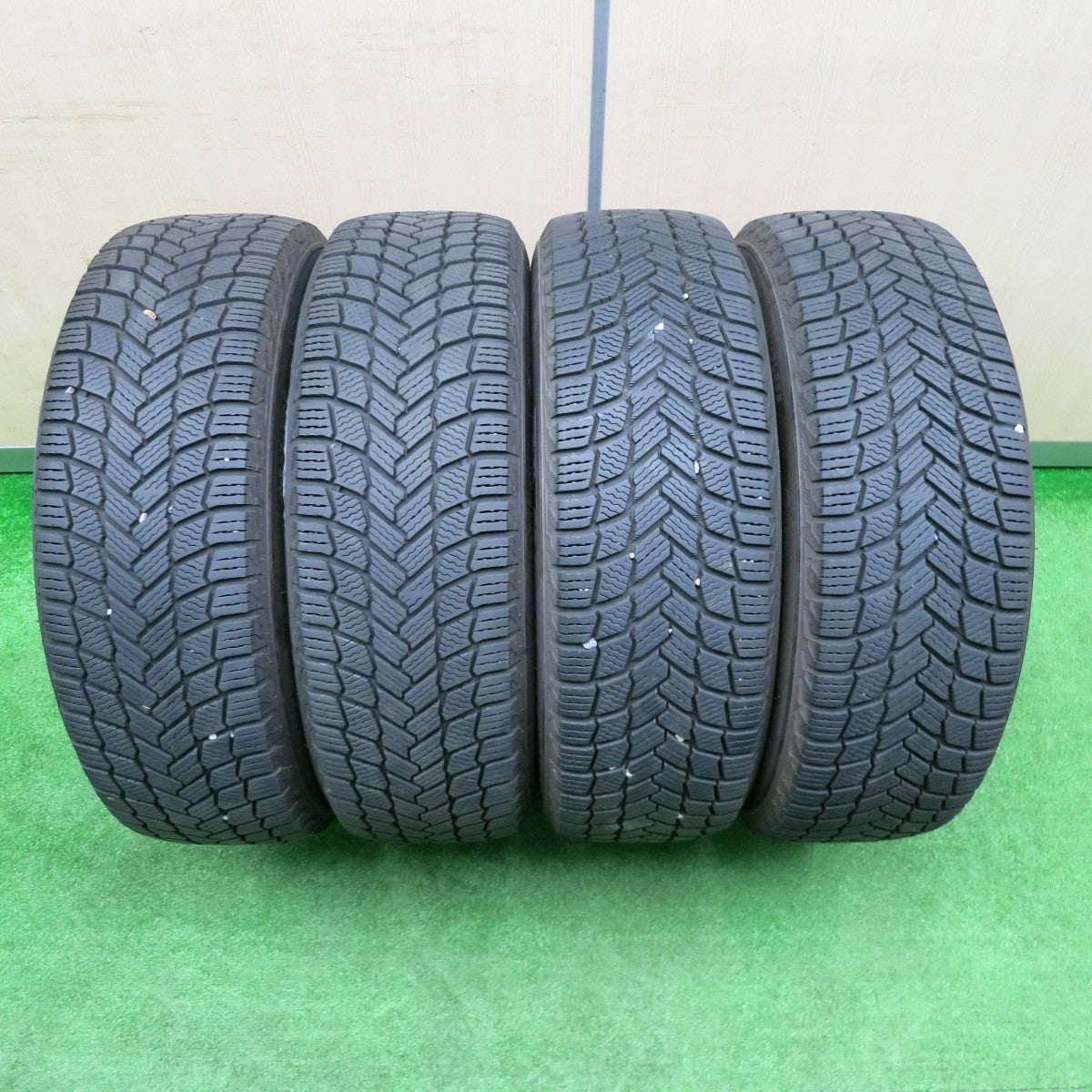 [送料無料] バリ溝！20年！キレイ！9分★アウディ Q3 純正 215/65R17 スタッドレス ミシュラン X-ICE SNOW 17インチ PCD112/5H★4100106NJス