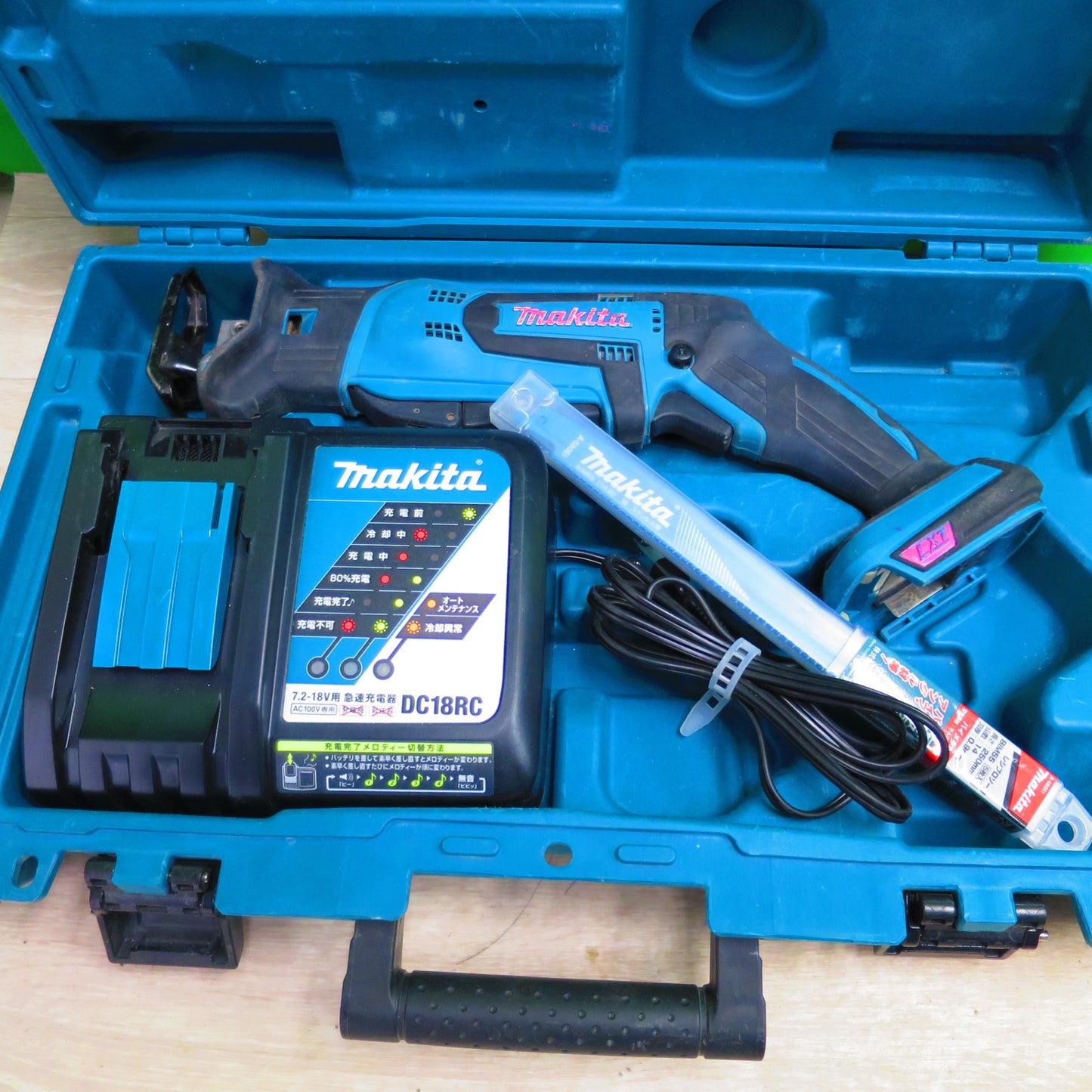 [送料無料] 新品刃付☆makita マキタ 充電式 レシプロソー JR184DRF 18V ケース付 DIY 切断 高速 ノコギリ セーバーソー 電動 工具☆