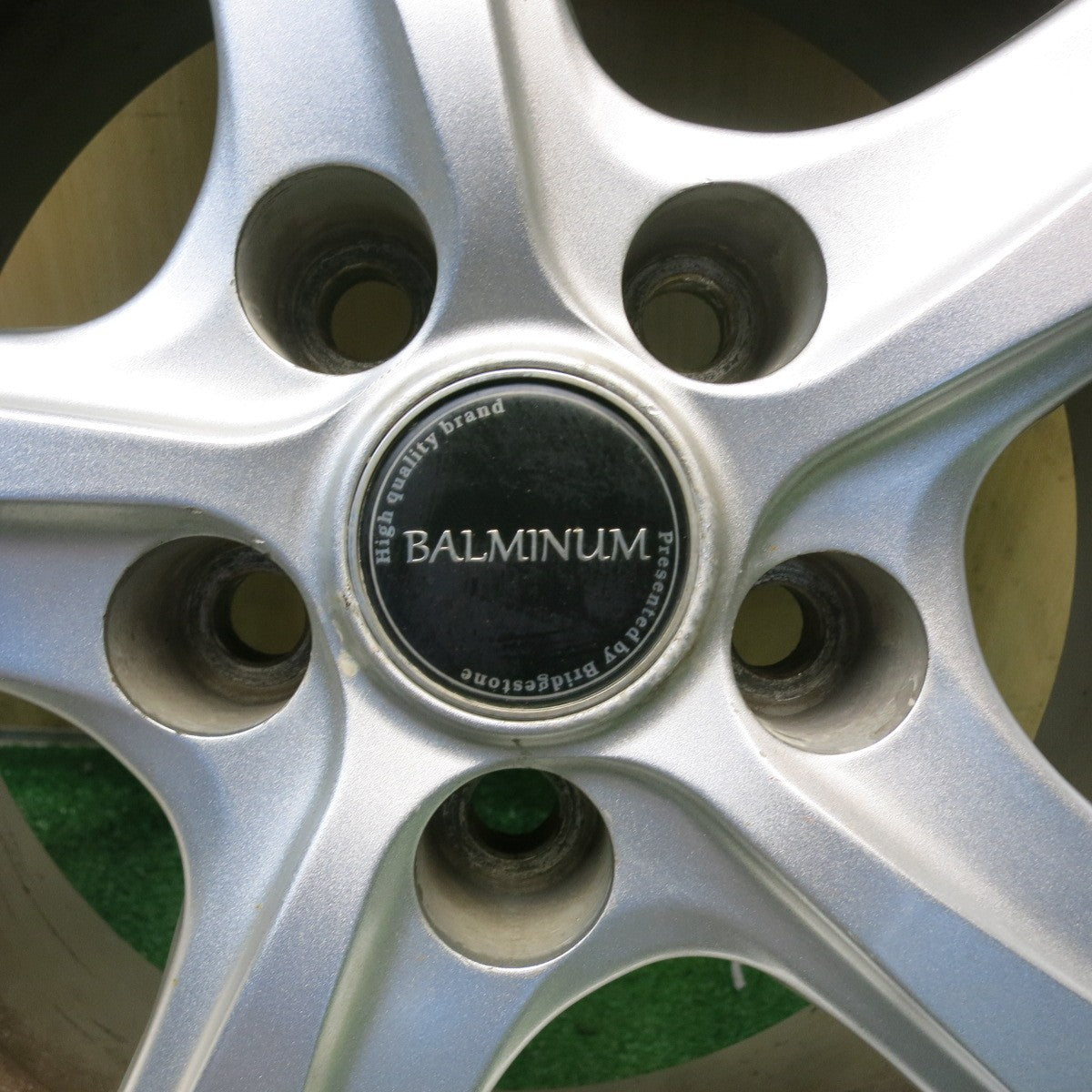 バリ溝！24年！9.5分◎スタッドレス 215/60R16 ヨコハマ アイスガード iG60 BALMINUM ZR5 バルミナ 16インチ PCD114.3/5H◎6090302HAス
