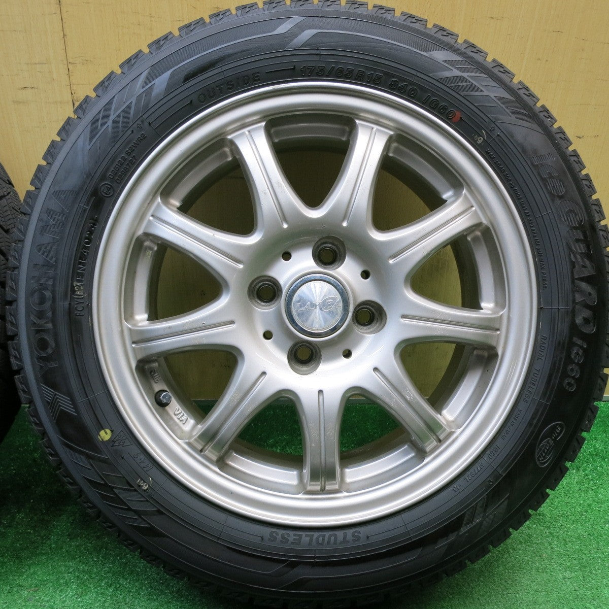 バリ溝！24年！9.5分以上★スタッドレス 175/65R15 ヨコハマ アイスガード iG60 LAYCEA レイシア 15インチ PCD100/4H★5113013HAス