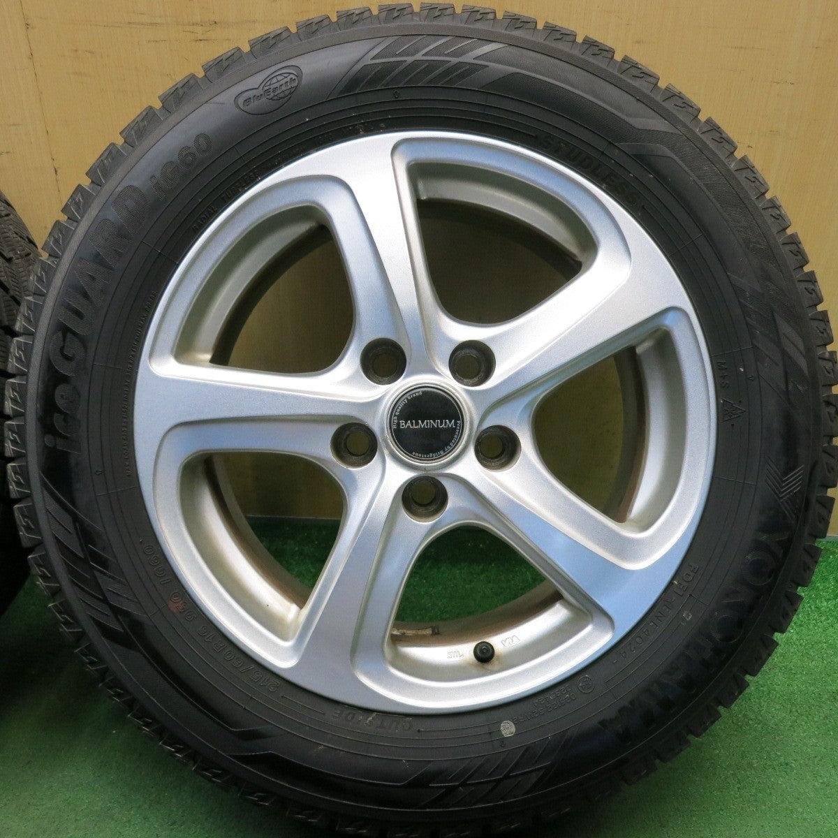 バリ溝！24年！9.5分◎スタッドレス 215/60R16 ヨコハマ アイスガード iG60 BALMINUM ZR5 バルミナ 16インチ PCD114.3/5H◎6090302HAス