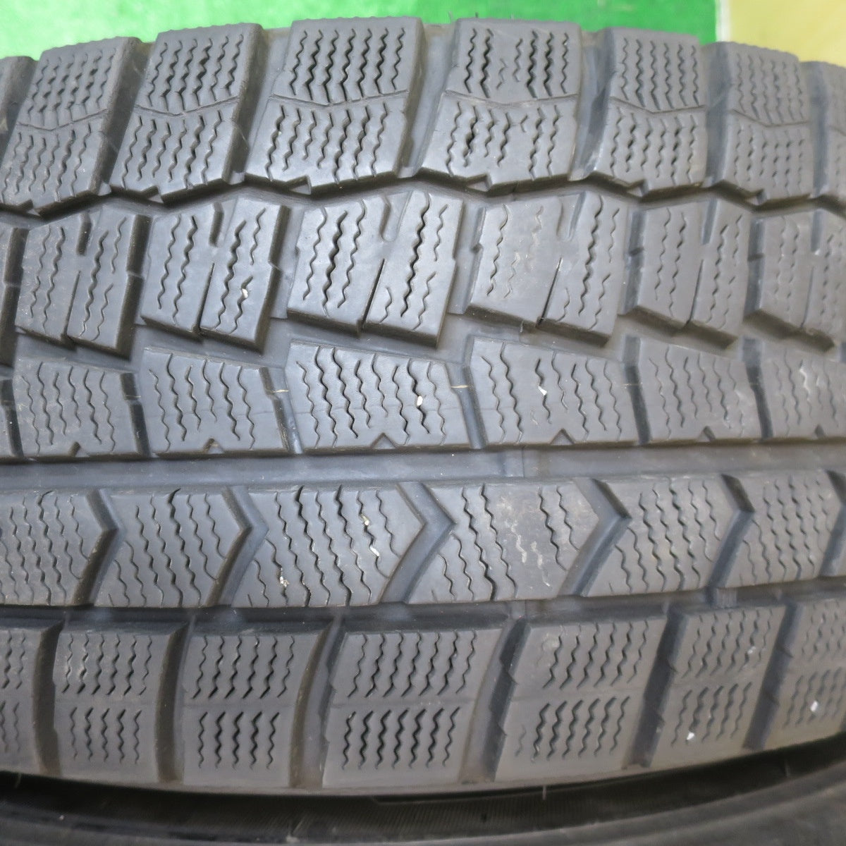 バリ溝！21年！9.5分★スタッドレス 215/60R16 ダンロップ ウインターマックス WM02 Fang ファング 16インチ PCD114.3/5H★5102807NJス