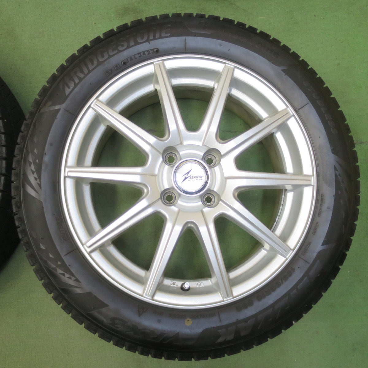 バリ溝！23年！9分★スタッドレス 185/60R16 ブリヂストン ブリザック VRX3 ZEPHYR ゼファー 16インチ PCD100/4H★6041708イス
