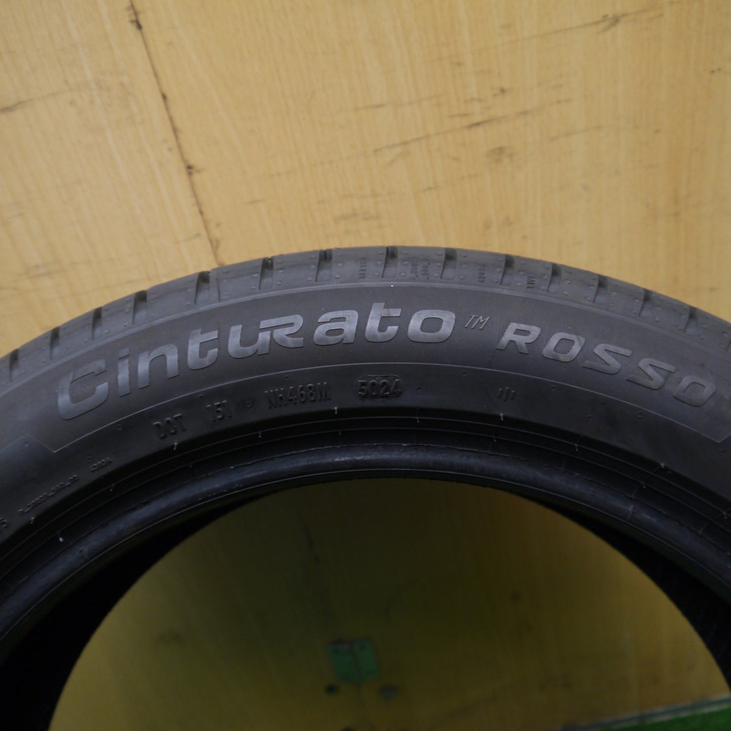 ほぼ未使用！24年！1本★215/50R17 ピレリ Cinturato ROSSO タイヤ 17インチ プリウスα レヴォーグ エクシーガ 等★5060912Hノタ