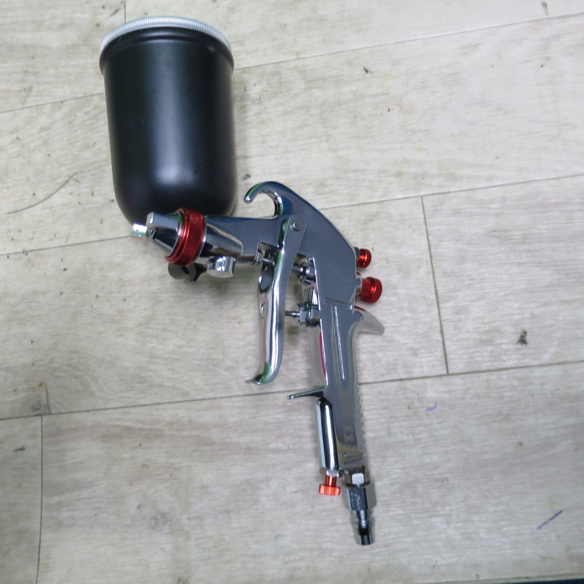 [送料無料] キレイ☆三共コーポレーション オイルレス エアー コンプレッサー 屋内用 100V HMAC-50 エアー スプレー ガン SK11 ホース付き セット☆