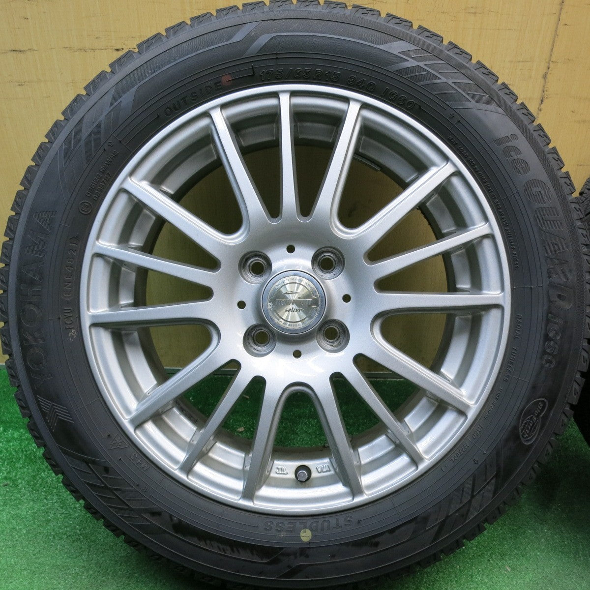 バリ溝！キレイ！9分★スタッドレス 175/65R15 ヨコハマ アイスガード iG60 ravrion selzer ラブリオン 15インチ PCD100/4H★6032810HAス