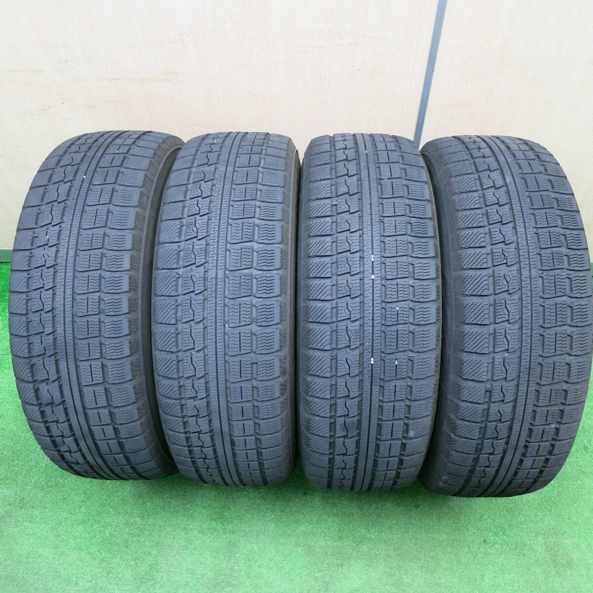 キレイ★スタッドレス 225/65R17 トーヨー ウインター トランパス MK4α MiLLOUS ミルアス 17インチ PCD114.3/5H★4101105NJス