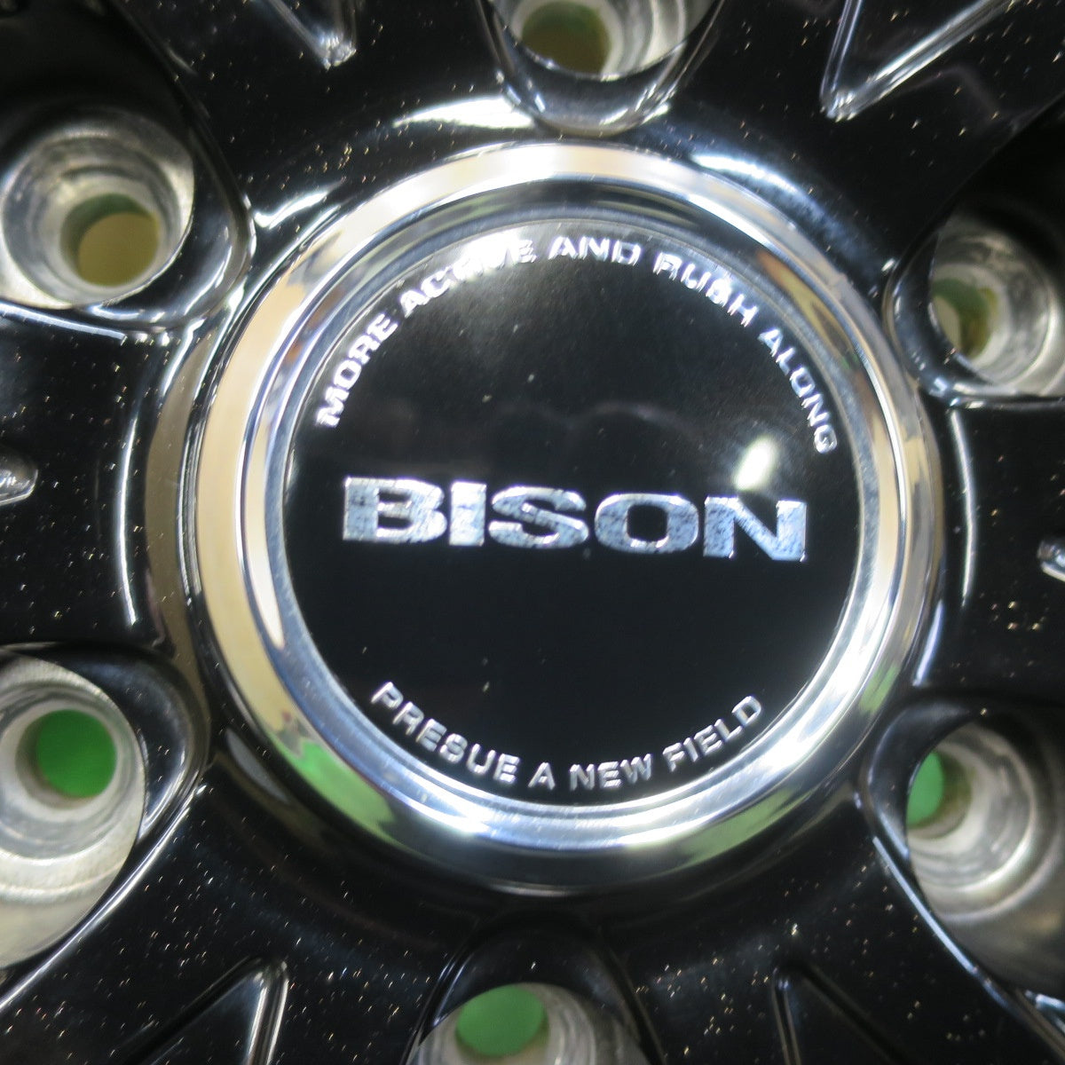 バリ溝！キレイ！9分★200系 ハイエース BISON BN-01 195/80R15 107/105L スタッドレス グッドイヤー アイスナビ カーゴ 15インチ PCD139.7/6H★5102502イス