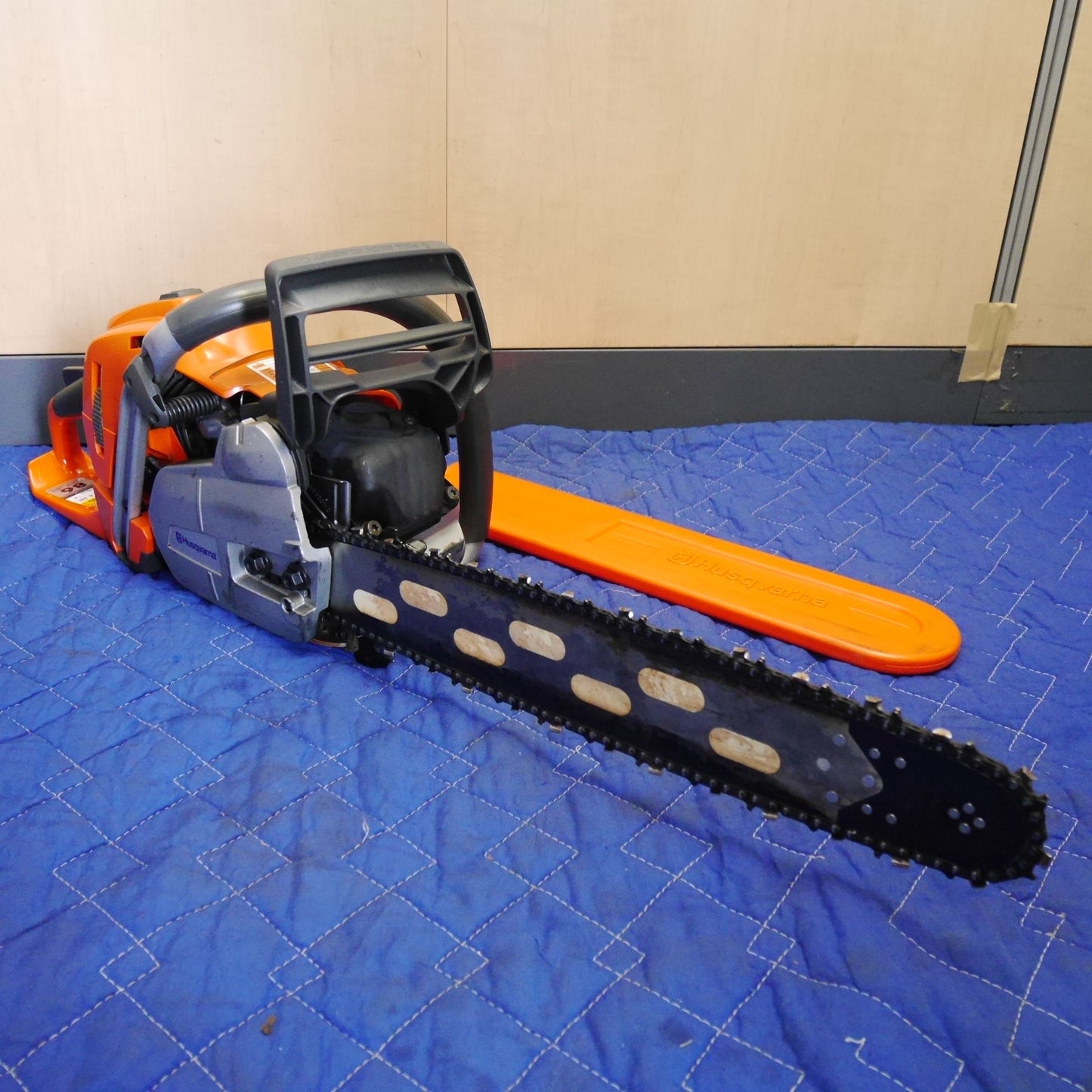 [送料無料] キレイ☆Husqvarna ハスクバーナ エンジン チェーンソー 560XP チェンソー 切断機 ガイドバー 約44cm②☆