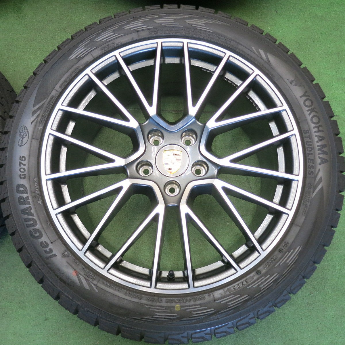 ほぼ未使用！25年！キレイ★ポルシェ カイエン RS スパイダー E3 純正 285/45R21 315/40R21 スタッドレス ヨコハマ アイスガード G075 21インチ PCD130/5H★6061102HAス